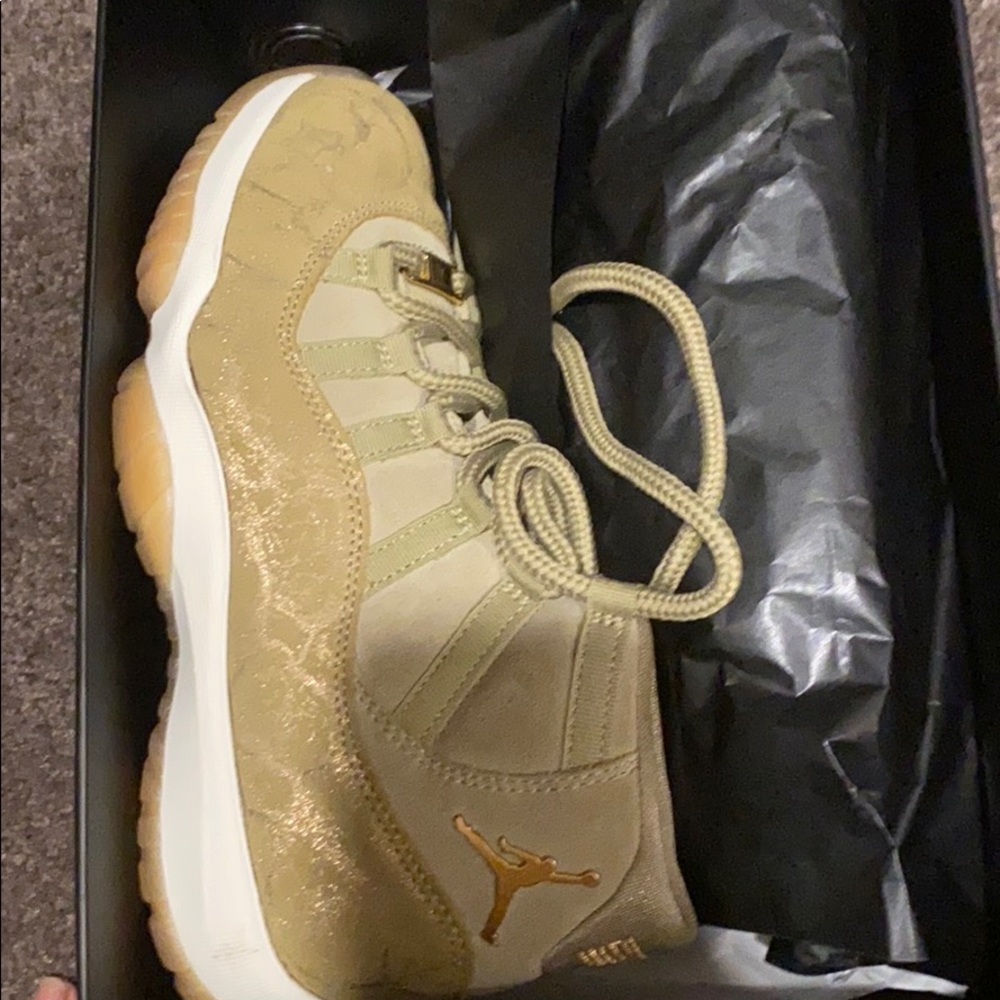 Women’s shoes